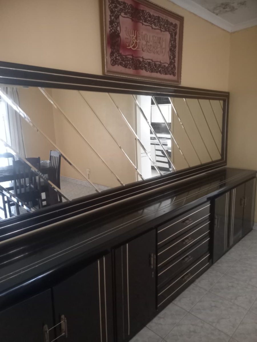 5 Bedroom Property for Sale in Manzil Park North West
